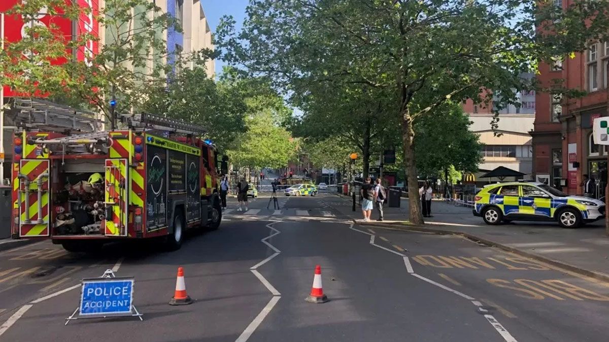 La policía de Nottingham en Reino Unido investiga por qué una persona atropelló a seis personas de las cuales 3 murieron. (Foto: Gentileza BBC)