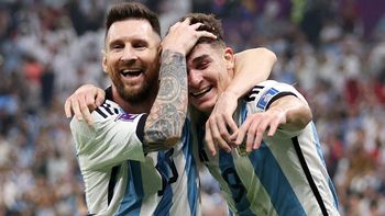 Messi y Julián, los anchos del equipo de Scaloni.