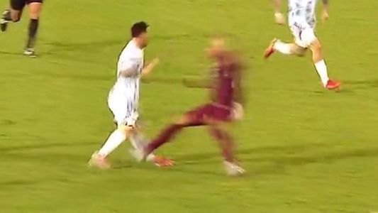 La artera patada a Messi que asustó a todos