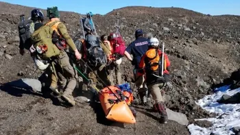 Tragedia: una mujer murió tras caer 600 metros durante el ascenso a un volcán
