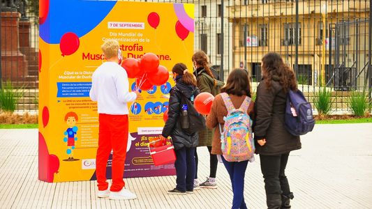 Los monumentos más icónicos de la Ciudad de Buenos Aires se tiñeron de rojo