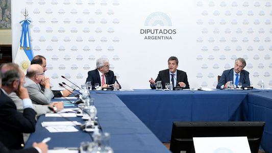 Deseoso de dólares y con la soja en alza, el Gobierno estrecha vínculos con el sector agroindustrial