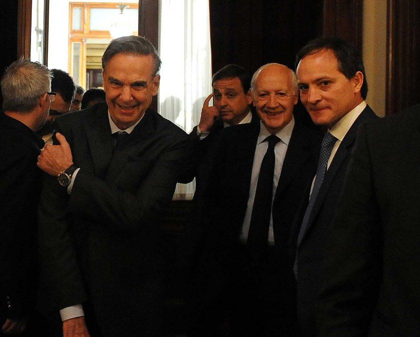 Con los senadores peronistas, Lavagna ratificó su pertenencia a Alternativa Federal pero pidió más amplitud en el espacio