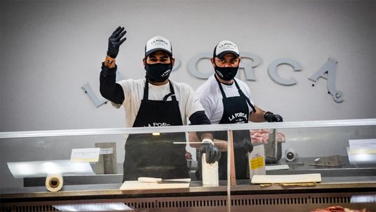 Una familia de emprendedores es furor con sus carnicerías de porcinos: Entre Ezeiza o Entre Ríos, elegimos quedarnos