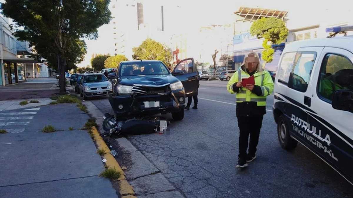 Un turista cruzó un semáforo en rojo