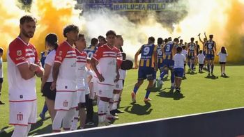 La fuerte decisión que tomó el árbitro del partido entre Estudiantes y Central por el polémico pasillo del campeón