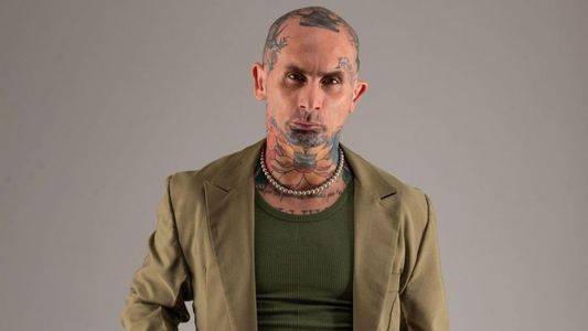 El nuevo video del cantante de Ke Personajes en un estado preocupante