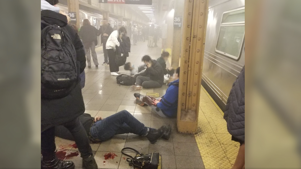 Varias personas resultaron heridas por el tiroteo en una estación en Brooklyn, Nueva York.
