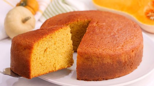 El bizcochuelo de calabaza que se volvió tendencia: fácil, húmedo y con ingredientes simples