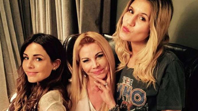 Mica Tinelli volvió de Miami para acompañar a su madre, Soledad Aquino