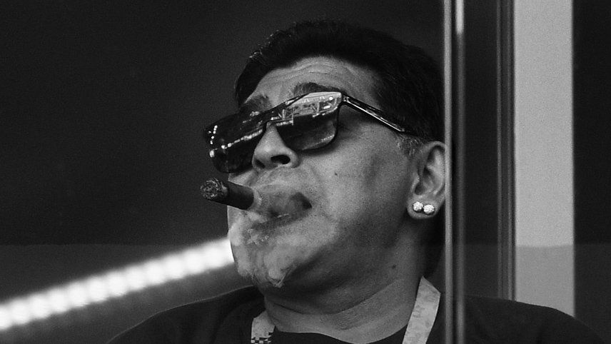 Los 60 de Maradona: tres libros y tres películas para repasar la vida del ídolo inmortal e indescifrable