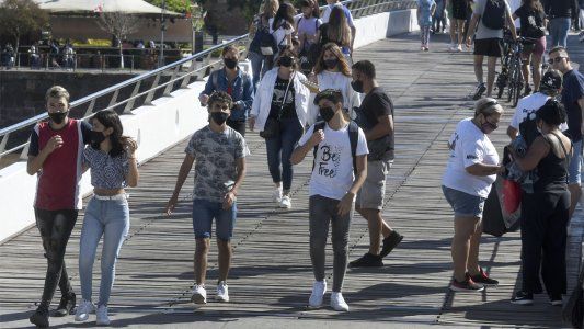 Coronavirus: apuntan al poco uso de barbijos y la mayor circulación como posibles causas del rebrote