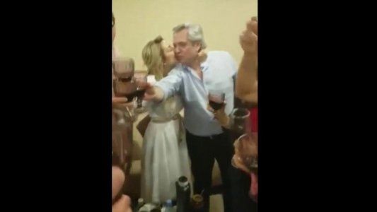Un minuto de silencio, para Macri que está muerto: el festejo del círculo íntimo de Alberto Fernández