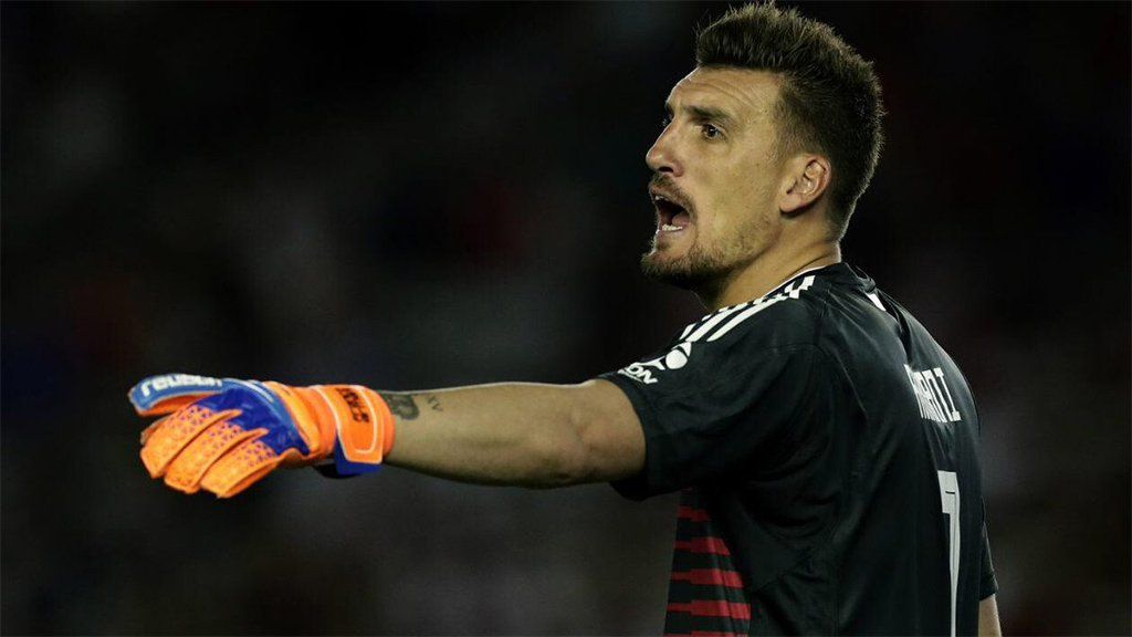 Volvió el Armani superhéroe: el arquero de River salvó a su equipo con una tapada clave