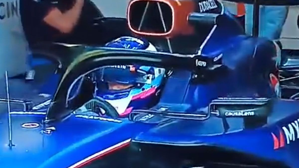 Con su casco con la bandera argentina