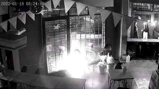 Intentaron incendiar el espacio cultural LGTB Maricafé y ahora piden que se esclarezca el ataque