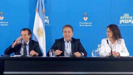 En conferencia de ministros, Dujovne insistió con que la inestabilidad cambiaria “está quedando atrás” y adelantó que la inflación de abril volverá a ser muy alta