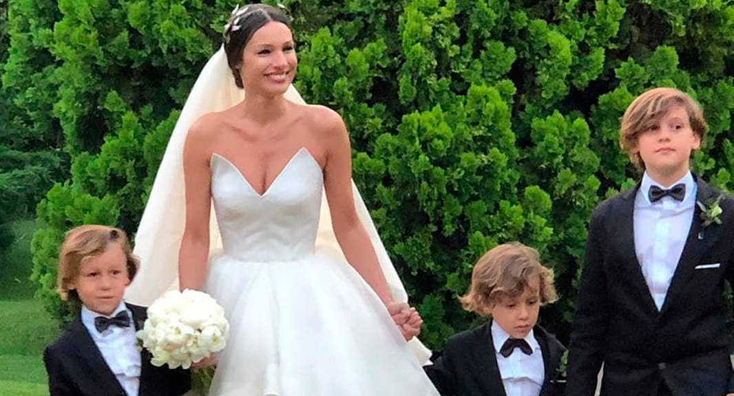 La imagen más tierna de la boda: Pampita vestida de novia junto a su tres hijos
