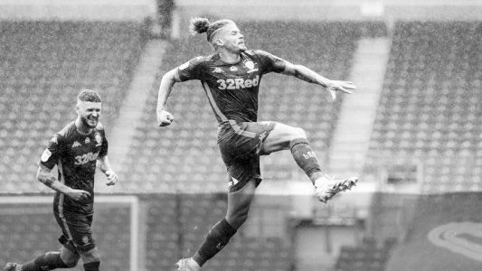 Triunfazo del Leeds de Bielsa: le ganó 3-1 de visitante Blackburn y mantiene el liderazgo a cinco fechas del final