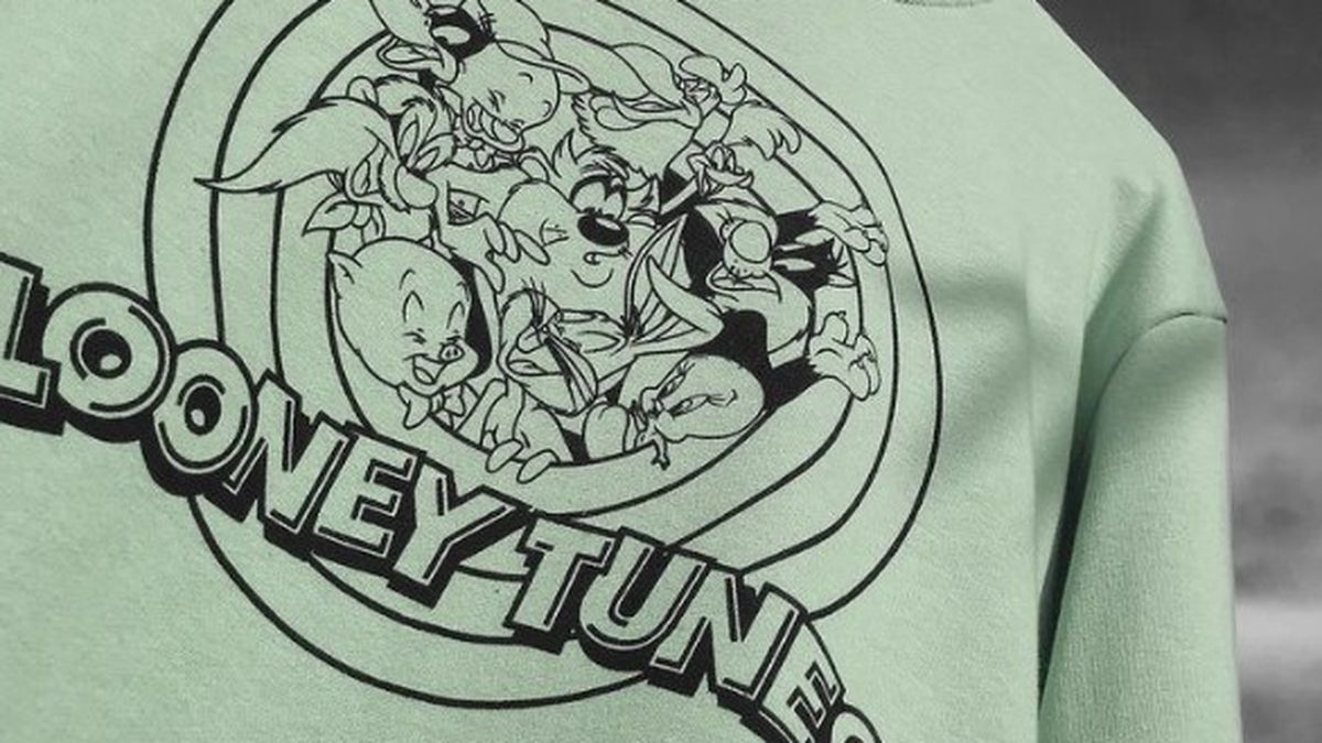 Buzo con los personajes de Looney Tunes