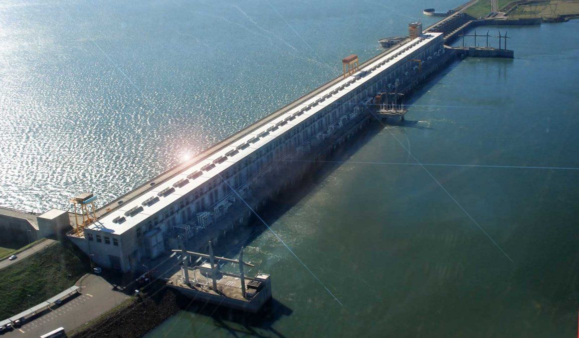 Antes de fin de mes, el Gobierno pesificaría 350 millones de dólares de ingresos de las generadoras de energía