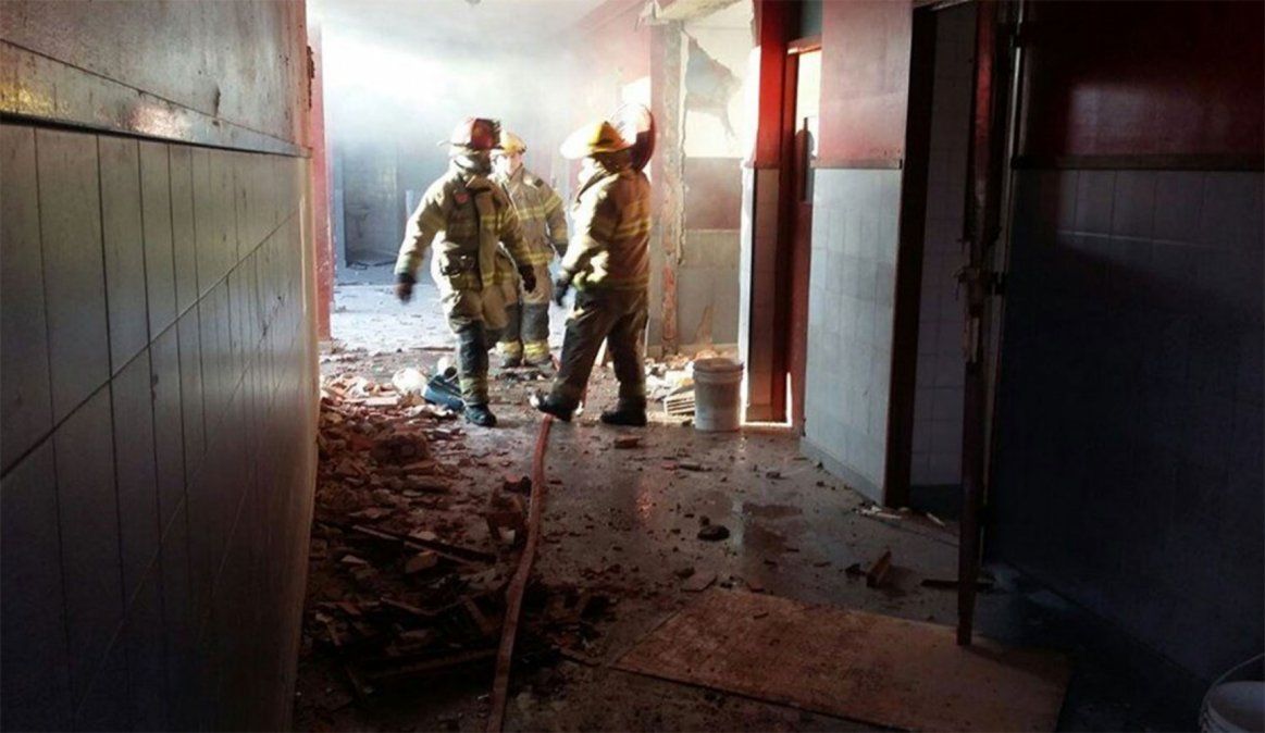 A un mes de la explosión, siguen sin clases las escuelas públicas de Moreno y no saben cuándo volverán a las aulas