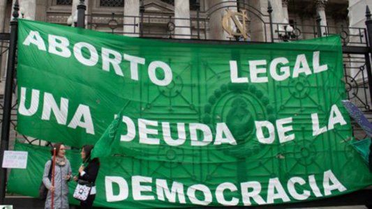 Periodistas, escritores y políticos publicaron una solicitada a favor de la legalización del aborto