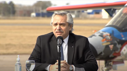 Alberto Fernández quiere dar buenas noticias: contratos con laboratorios norteamericanos y ¿el fin del cupo a los varados?