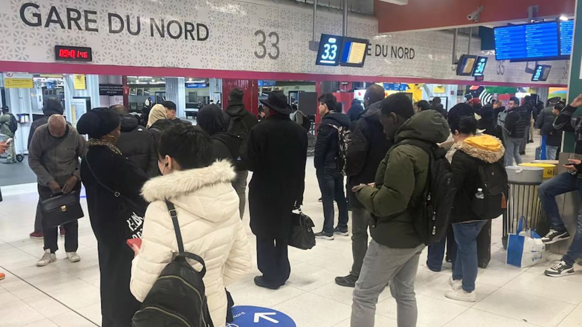Pánico en París: encuentran una bomba y suspenden todos los trenes de una famosa estación.