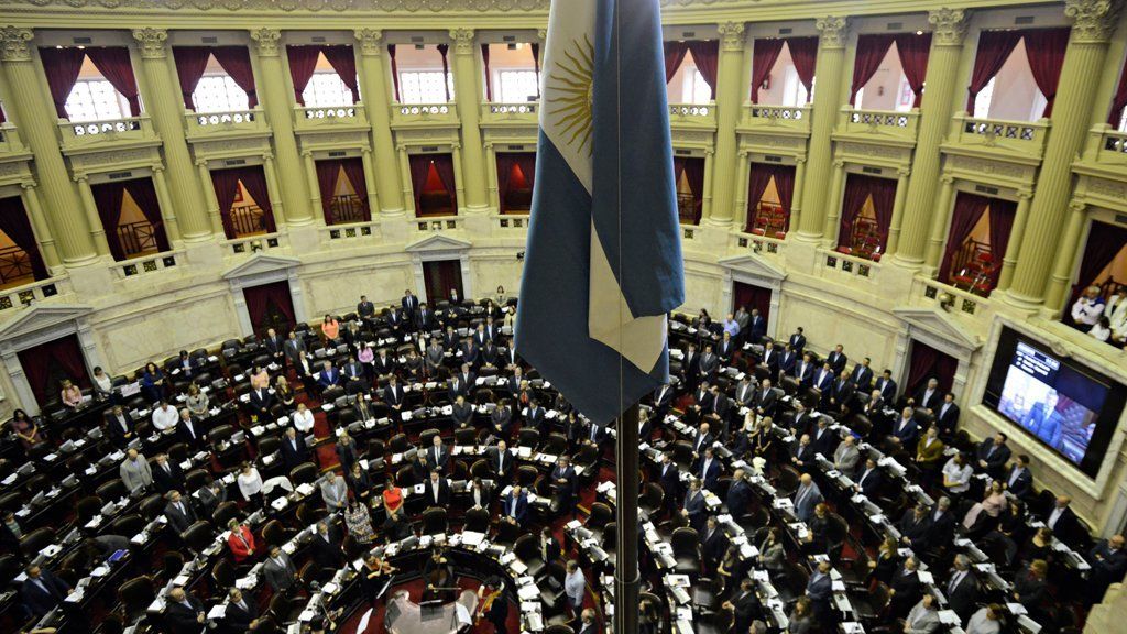 Massa firmó la resolución para que haya paridad de género en las presidencias de comisiones