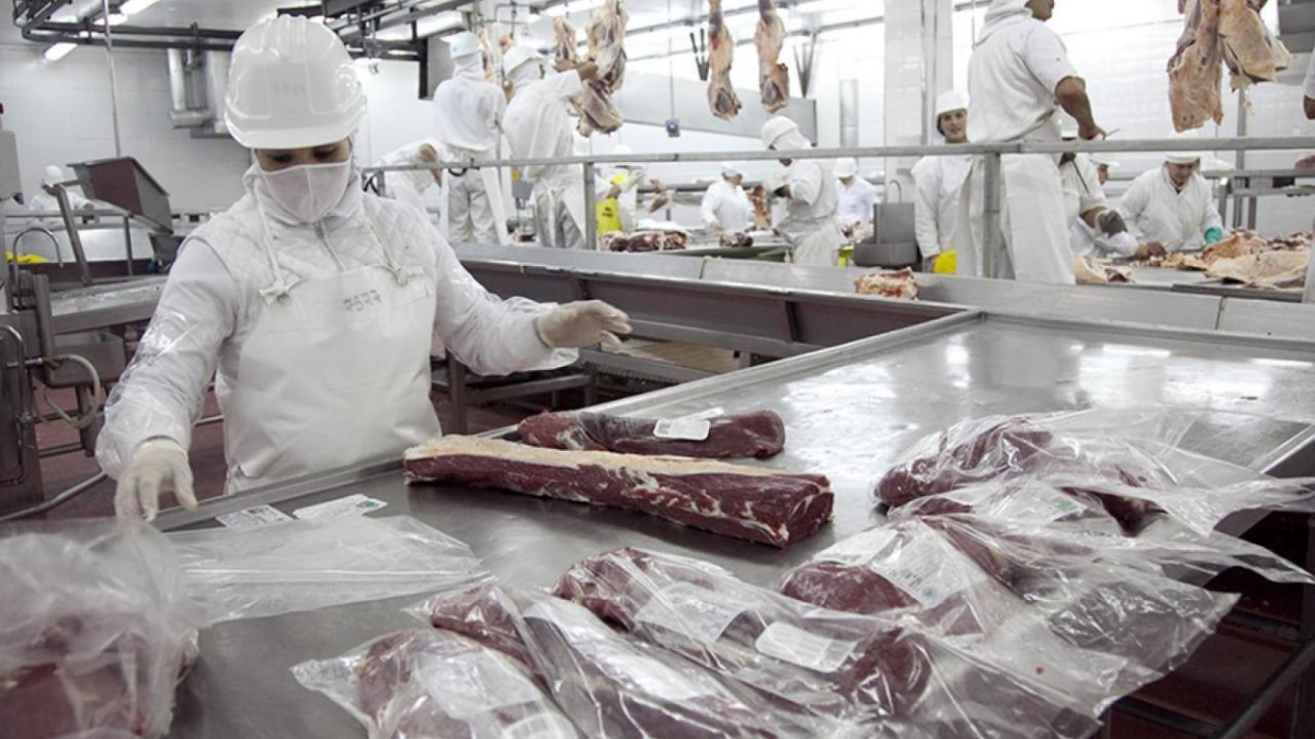 La Federación de la Carne acordó paritarias al 28% por 10 meses