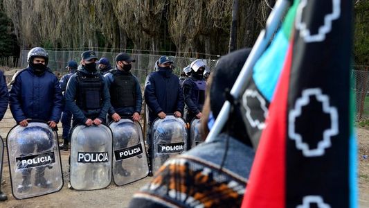 Conflicto Mapuche: un joven murió de un disparo y otro fue herido de bala durante un desalojo en Cuesta del Ternero