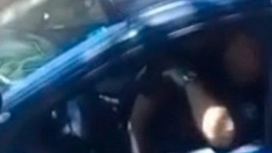 Filmaron a dos policías mientras tenían sexo en un patrullero