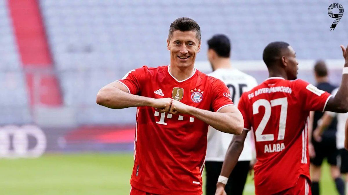 Lewandowski marcó tres y lleva 39 goles en 32 partidos en la Bundesliga.