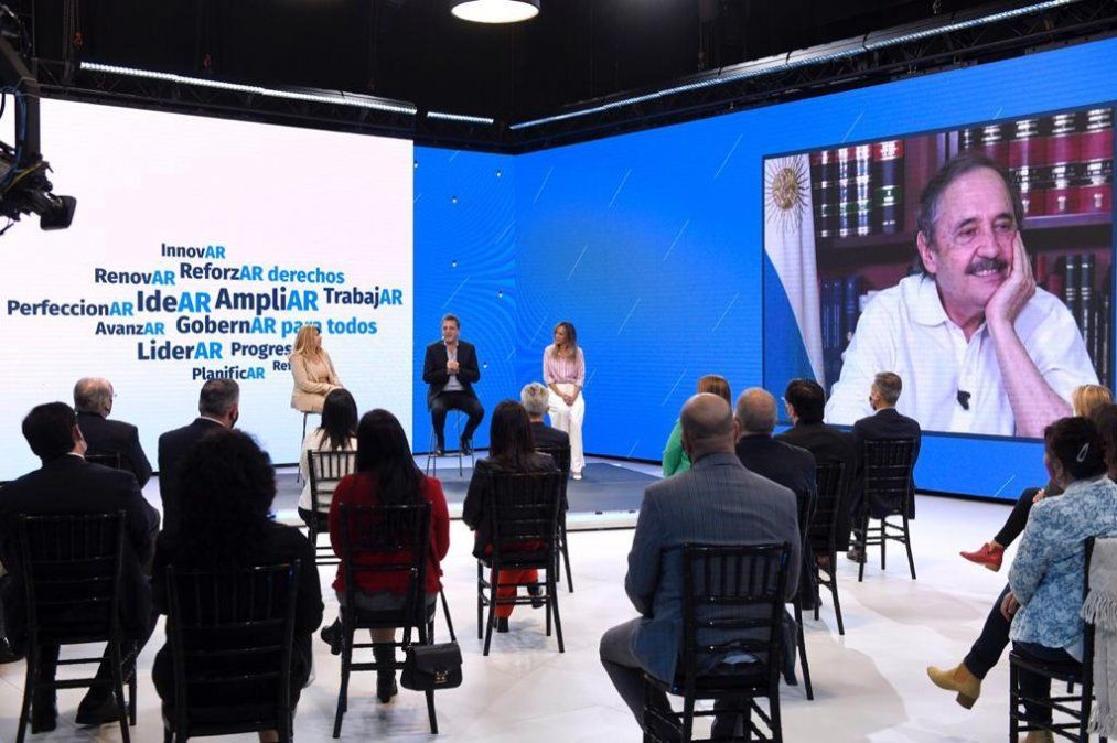 Massa se sube a la convocatoria al diálogo y lanzó con Alfonsín la escuela de gobierno del Frente Renovador