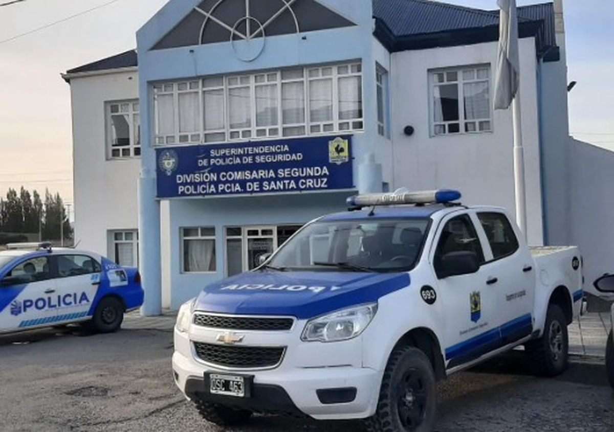 Durante la inspección, la Policía encontró droga escondida dentro de 11 empanadas. La Justicia secuestró su celular y lo dejó sujeto a la investigación. (Foto: archivo)