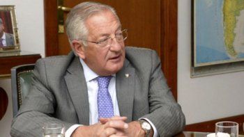 Pidieron la detención del ex gobernador de Jujuy Eduardo Fellner, pero no lo encontraron en su casa