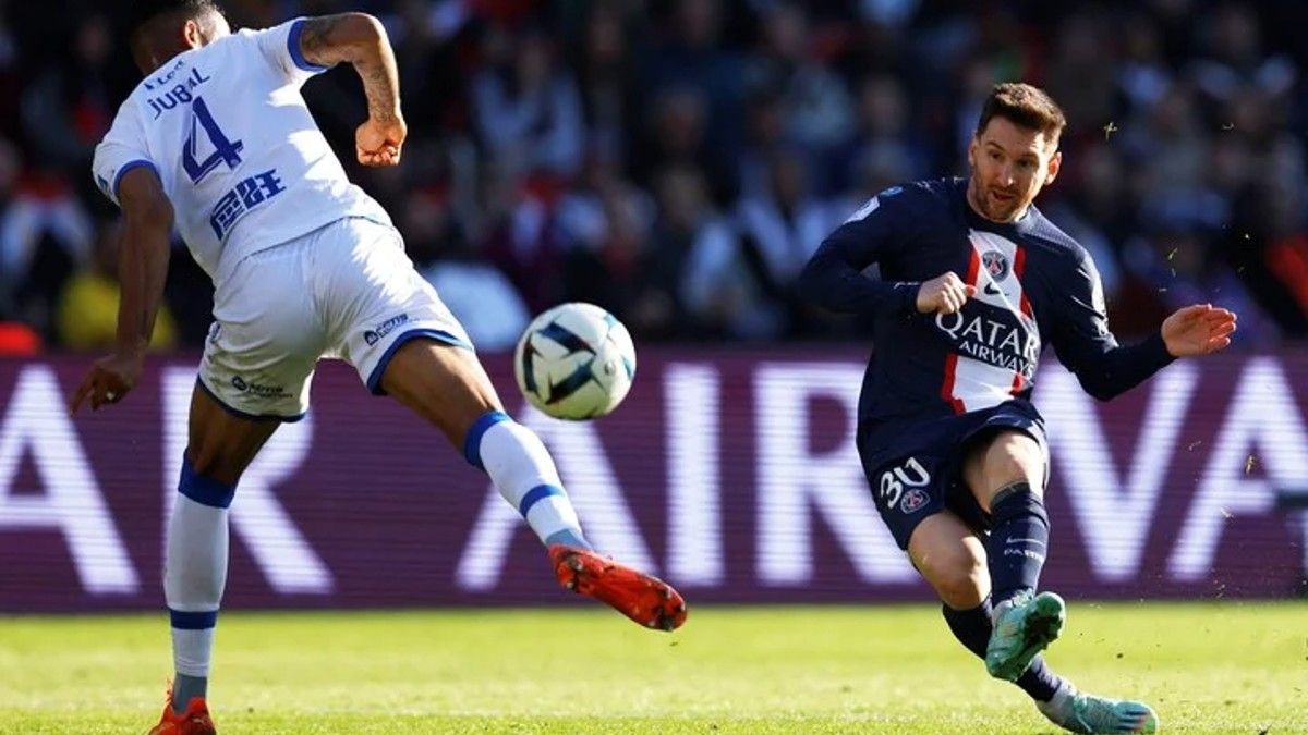 El 10 argentino tuvo un destacado partido en la victoria del PSG ante el Auxerre por 5-0 antes de sumarse a la Selección Argentina.