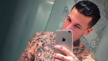 Alexander Caniggia foto sexy en el baño y mensaje canchero