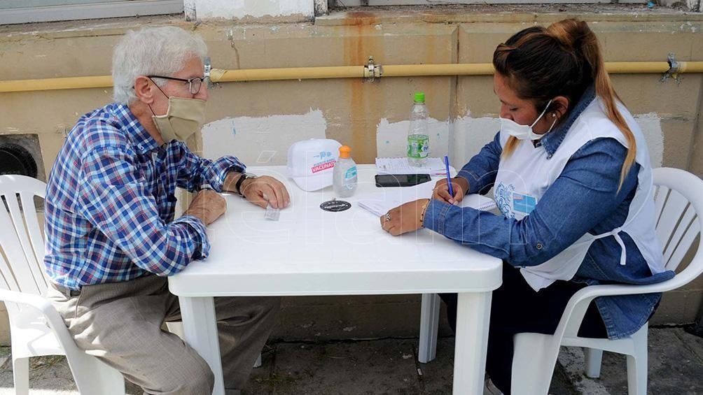 Comenzó la vacunación a adultos mayores de 80 años en la Ciudad
