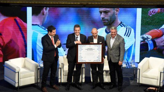 Javier Mascherano fue distinguido con la mención Juan Bautista Alberdi en la cámara de Diputados