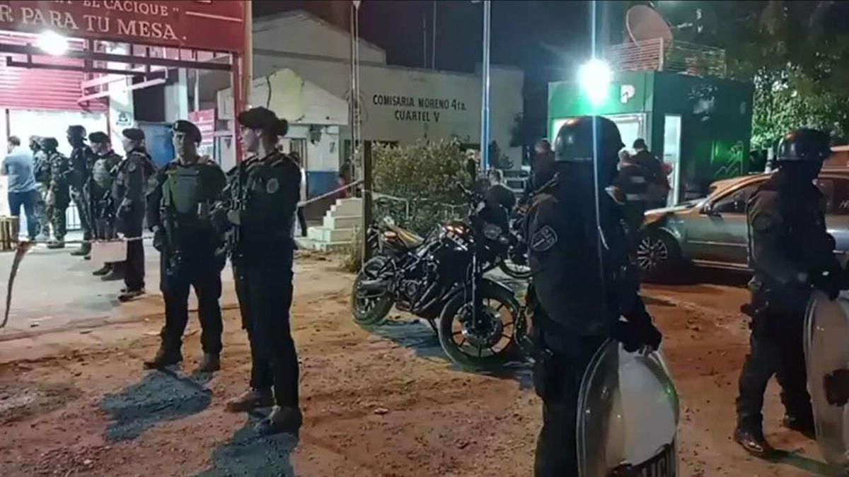 Moreno: 26 presos se amotinaron en una comisaría y tomaron de rehén a un policía al denunciar hacinamiento (Foto: Telam).