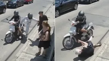 Violento robo a jubilados en Morón: motochorros arrastraron a un hombre de 81 años y todo quedó filmado