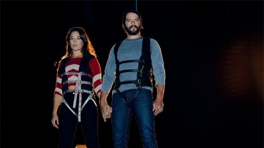 La pareja de Moisés y los 10 mandamientos que vuela por el aire