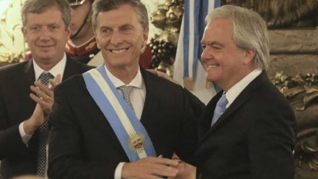 Para evitar el efecto Pinedo-Presidente, buscan regular el traspaso de mando