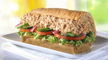 Descubrieron que el sandwich de atún de Subway no tiene atún: ¿de qué está hecho?