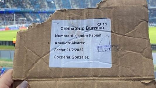 Estaba en la cancha de Racing y le cayeron cenizas de una persona muerta