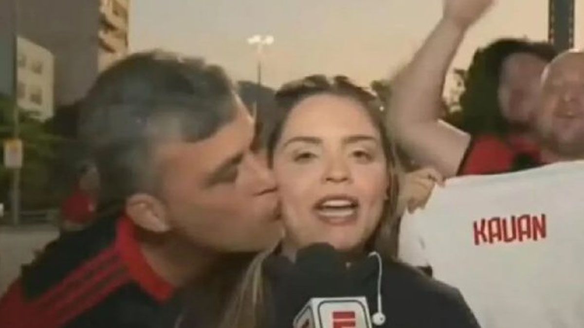Una periodista fue acosada en vivo por un hincha de Flamengo en la previa del duelo ante Vélez