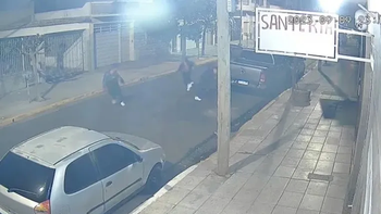 El momento del robo y de la inseguridad en San Justo. (Foto: captura) El momento del robo y de la inseguridad en San Justo. (Foto: captura)