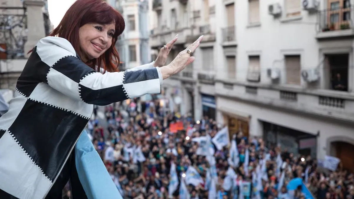 Cristina Kirchner, que se encontraba a pocos metros de la gran convocatoria.